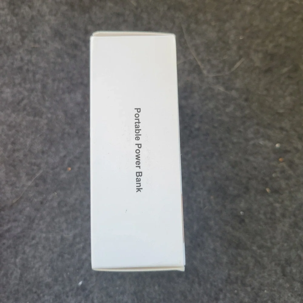 ZENS Magnetic Single Powerbank, portable‎ wireless charger for iPhones.